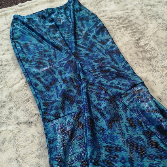 Girls Mermaid Skirt With Tail - Picture 4 of 15